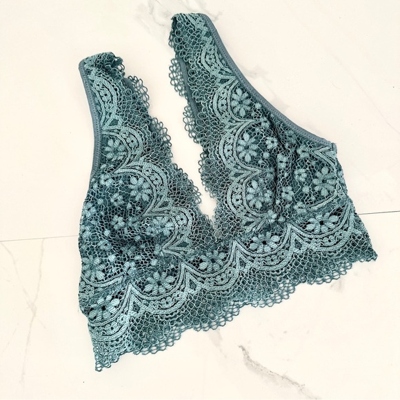 Victoria’s Secret Plunge Crochet Lace Bralette XS French Sage Teal - Picture 2 of 6